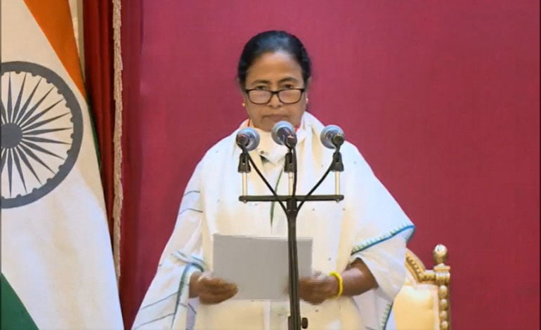 সোমবার অনাড়ম্বর ভাবেই রাজভবনে শপথ নেবেন মমতার নয়া মন্ত্রিসভা - West Bengal News 24