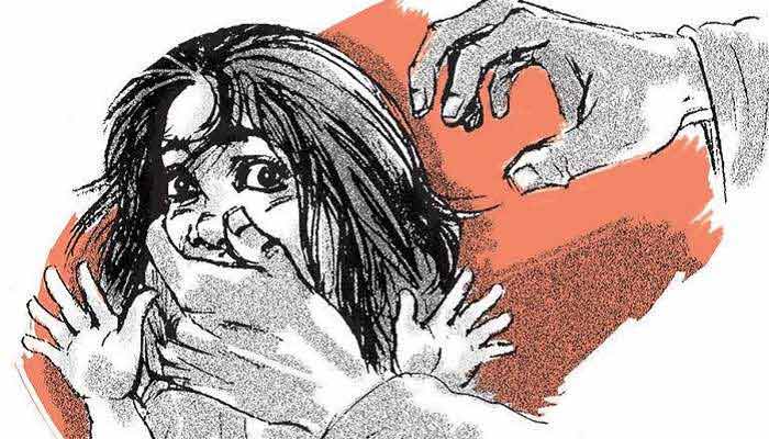 হাসপাতাল থেকে পেয়ে হেঁটে বাড়ি ফেরার পথে মেয়ের সামনে মাকে গণধ’র্ষণ - West Bengal News 24 হাসপাতাল থেকে পেয়ে হেঁটে বাড়ি ফেরার পথে মেয়ের সামনে মাকে গণধ’র্ষণ - West Bengal News 24