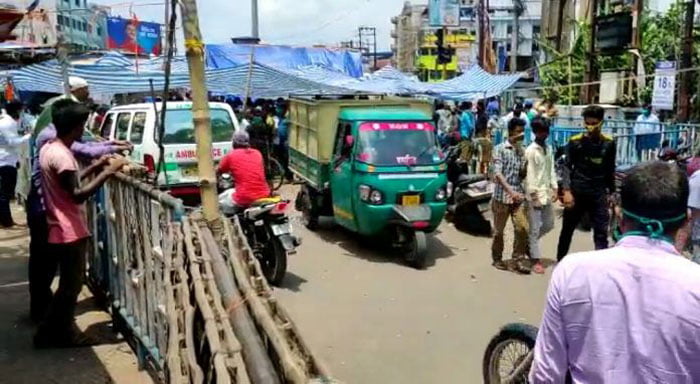 পুনরায় কাউন্টিং এর দাবিতে দীর্ঘ পাঁচ দিন ধরে রাস্তা অবরোধ তৃণমূল কর্মী দের - West Bengal News 24