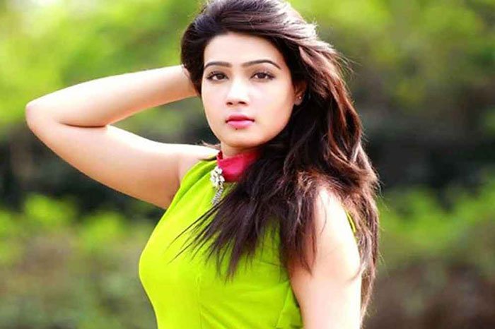 Mahiya Mahi : ‘কোনো কাজ নাই ভাই, যাকে পাই তাই ধরে ধরে মেকআপ করে যাই’ : মাহি - West Bengal News 24