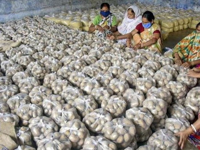 আজ থেকে শুরু হচ্ছে কলকাতার বেশির ভাগ স্কুলে মিড-ডে মিলের সামগ্রী দেওয়ার কাজ - West Bengal News 24 আজ থেকে শুরু হচ্ছে কলকাতার বেশির ভাগ স্কুলে মিড-ডে মিলের সামগ্রী দেওয়ার কাজ - West Bengal News 24