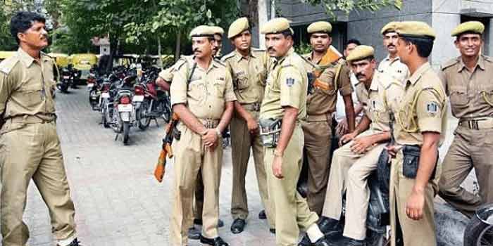 পেটের দায়ে কার্ফুর মধ্যে সবজি বিক্রি করছিল তরুণ, তার জেরেই থানাতেই মৃত্যু তরুণের - West Bengal News 24 পেটের দায়ে কার্ফুর মধ্যে সবজি বিক্রি করছিল তরুণ, তার জেরেই থানাতেই মৃত্যু তরুণের - West Bengal News 24