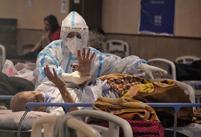 দেশে কমলো দৈনিক করোনা আক্রান্তের সংখ্যা, চিন্তায় মৃত্যু সংখ্যা,গত ২৪ ঘণ্টায় মৃত্যু ফের ৪ হাজার পেরিয়ে - West Bengal News 24