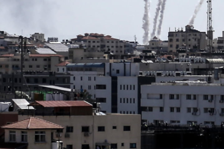 ফিলিস্তিনের দুই মন্ত্রণালয় ভবন গুড়িয়ে দিলো ইসরায়েল - West Bengal News 24