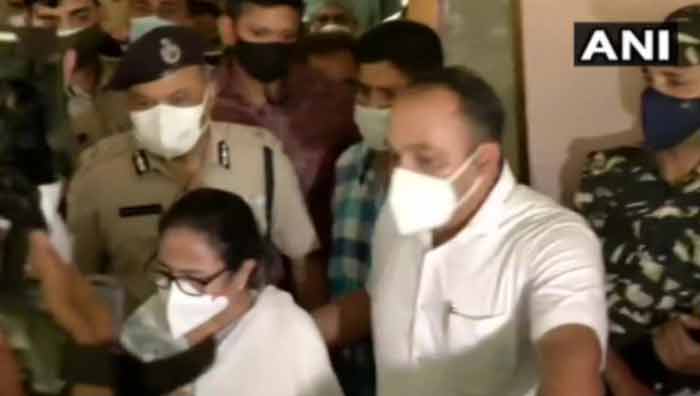 Narada Case : “আদালত যা সিদ্ধান্ত নেওয়ার নেবে”, ৬ ঘণ্টা পর CBI দফতর ছাড়লেন মমতা - West Bengal News 24 Narada Case : “আদালত যা সিদ্ধান্ত নেওয়ার নেবে”, ৬ ঘণ্টা পর CBI দফতর ছাড়লেন মমতা - West Bengal News 24