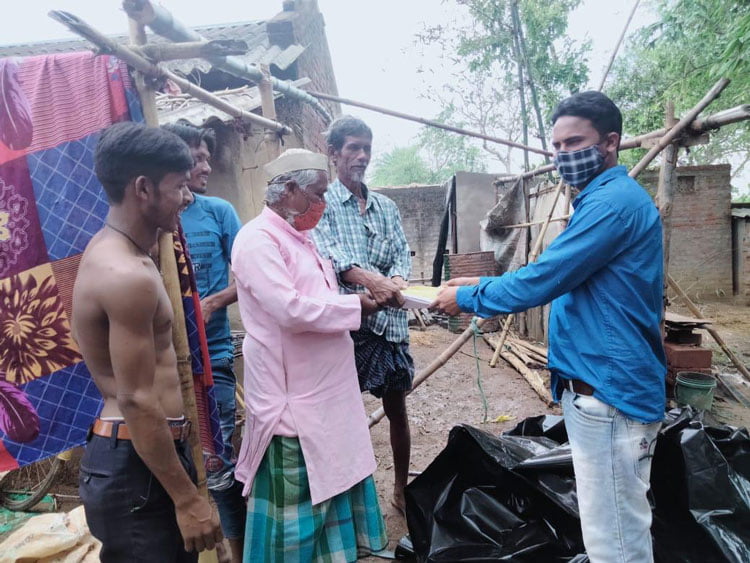 ঈদের আগে পোশাক পেয়ে হাসি ফুটল মলিন মুখে - West Bengal News 24