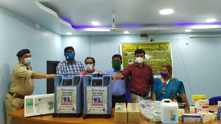 শিক্ষকের প্রচেষ্টায় ব্লক প্রশাসনকে অক্সিজেন কনসেনট্রেটর দান স্বেচ্ছাসেবী সংস্থার - West Bengal News 24
