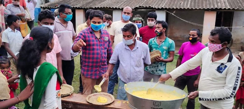 সেবাকাজে অন্যদের উদ্বুদ্ধ করতেই ফেসবুকে পোস্ট, দাবি তৃণমূল নেতার - West Bengal News 24 সেবাকাজে অন্যদের উদ্বুদ্ধ করতেই ফেসবুকে পোস্ট, দাবি তৃণমূল নেতার - West Bengal News 24