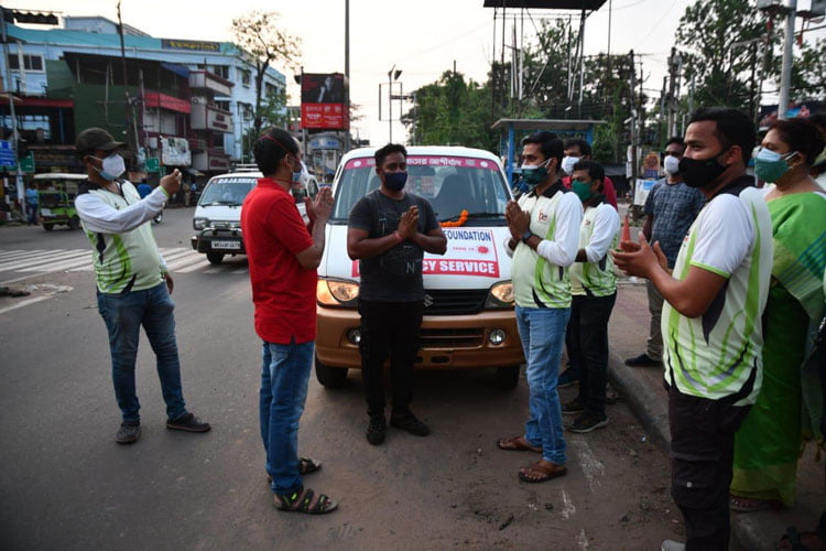 করোনা আক্রান্তদের জন্য গাড়ি দান ‘সমাজবন্ধু’র - West Bengal News 24