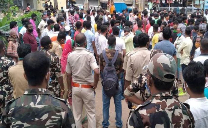 তুলকালাম পান্ডুয়া হাসপাতালে! রোগীর মৃত্যুতে মার খেতে হল চিকিৎসকদের - West Bengal News 24 তুলকালাম পান্ডুয়া হাসপাতালে! রোগীর মৃত্যুতে মার খেতে হল চিকিৎসকদের - West Bengal News 24