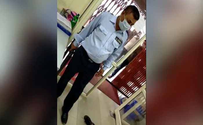 মাস্ক না পরা নিয়ে বচসা, ব্যাঙ্কের মধ্যে কাস্টমারকে গুলি নিরাপত্তারক্ষীর - West Bengal News 24 মাস্ক না পরা নিয়ে বচসা, ব্যাঙ্কের মধ্যে কাস্টমারকে গুলি নিরাপত্তারক্ষীর - West Bengal News 24
