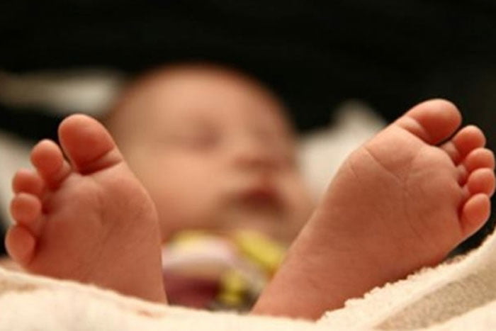 ধার শোধ দিতে না পেরে মেয়েকে বেচল বাবা, ঠাকুর্দার অভিযোগে উদ্ধার ২.‌৫ বছরের শিশু - West Bengal News 24