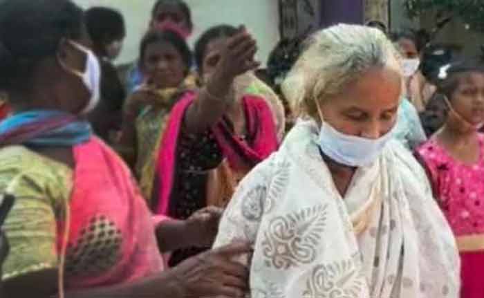 সমাধিস্থ করার ১৮দিন পর পরিবারের কাছে ফিরে এলেন করোনায় সুস্থ হয়ে ওঠা বৃদ্ধা - West Bengal News 24 সমাধিস্থ করার ১৮দিন পর পরিবারের কাছে ফিরে এলেন করোনায় সুস্থ হয়ে ওঠা বৃদ্ধা - West Bengal News 24