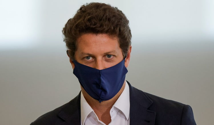 কাঠ পাচারের অভিযোগের পর ব্রাজিলের পরিবেশ মন্ত্রীর পদত্যাগ - West Bengal News 24