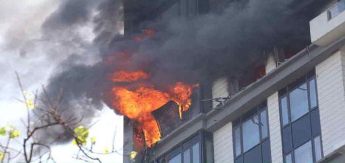 পার্ক স্ট্রিটের বহুতলে আগুন, কালো ধোঁয়ায় আতঙ্ক - West Bengal News 24 পার্ক স্ট্রিটের বহুতলে আগুন, কালো ধোঁয়ায় আতঙ্ক - West Bengal News 24