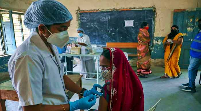 ভারতে তৃতীয় ঢেউ আটকাতে বর্তমান ভ্যাকসিনেশনের গতি যথেষ্ট নয়,মত বিশেষজ্ঞদের - West Bengal News 24