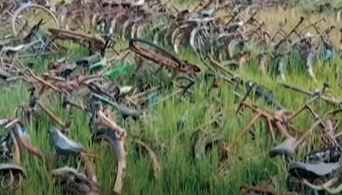 জাতীয় সড়কের ধারে পড়ে হাজারখানের বাইক-সাইকেল,বয়ে চলেছে লকডাউনের স্মৃতি - West Bengal News 24