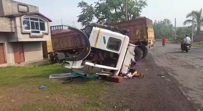 নিয়ন্ত্রণ হারিয়ে উল্টে গেল লরি! মৃত ১ - West Bengal News 24