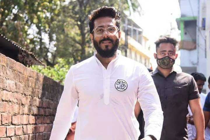 Raj Chakraborty : ​’দুয়ারে ভ্যাকসিন’ নিয়ে বিশৃঙ্খলা, পরিস্থিতি নিয়ন্ত্রণে রাজ চক্রবর্তী - West Bengal News 24