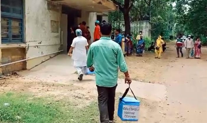 ভ্যাকসিন দেওয়া নিয়ে পক্ষপাতের অভিযোগ দুর্গাপুর হাসপাতালে - West Bengal News 24