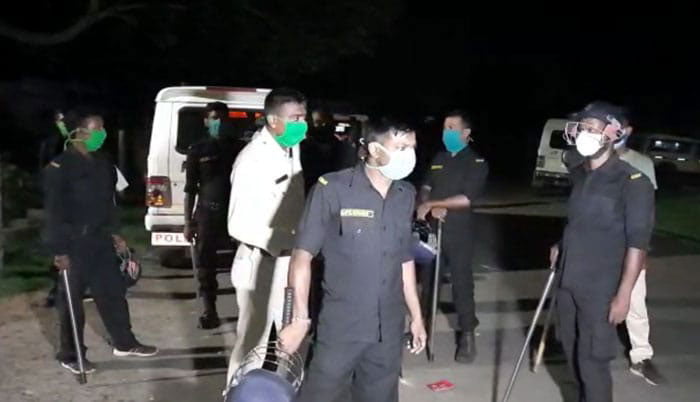 চায়ের দোকানে ‘মদ’ বিক্রি, সংঘর্ষে রণক্ষেত্র দুর্গাপুরের জেসি বোস বস্তি - West Bengal News 24