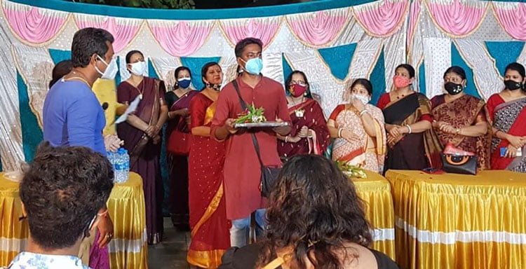 করোনা যোদ্ধাদের সংবর্ধনা দিলেন করোনা জয়ী দম্পতি - West Bengal News 24