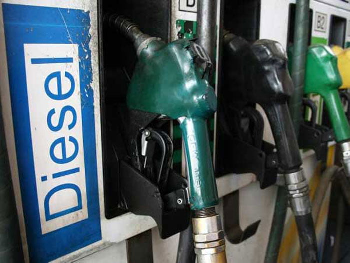 petrol diesel price today in india : ফের ঊর্ধ্বমুখী জ্বালানির দাম, কলকাতায় সেঞ্চুরির দোরগোড়ায় পেট্রোল, মোদীকে খোঁচা রাহুলের - West Bengal News 24