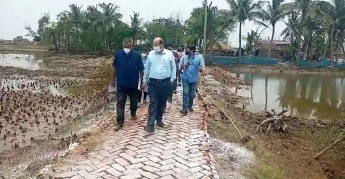 ইয়াস বিধ্বস্ত এলাকা নদীপথে ঘুরে দেখলেন কেন্দ্রীয় দল,মিলবে প্রয়োজন মতো অর্থ সাহায্য? - West Bengal News 24 ইয়াস বিধ্বস্ত এলাকা নদীপথে ঘুরে দেখলেন কেন্দ্রীয় দল,মিলবে প্রয়োজন মতো অর্থ সাহায্য? - West Bengal News 24