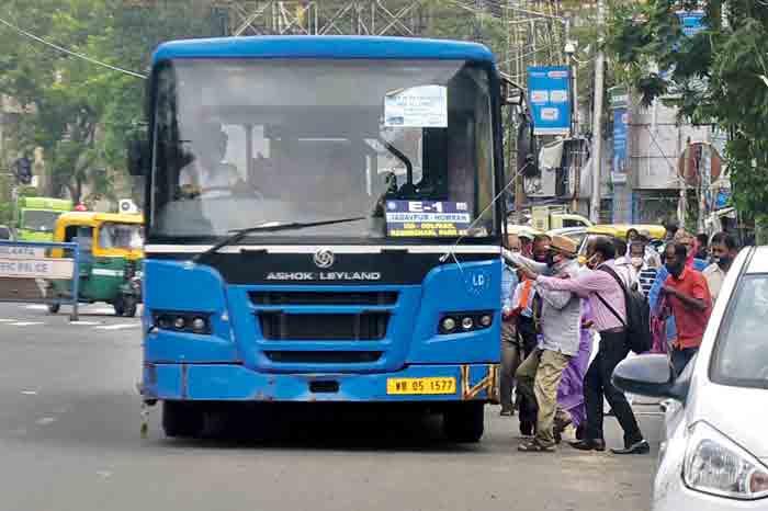 রাজ্য আগামিকাল ফের পথে বাস-মিনিবাস, কলকাতায় চলবে ৮০০ - West Bengal News 24