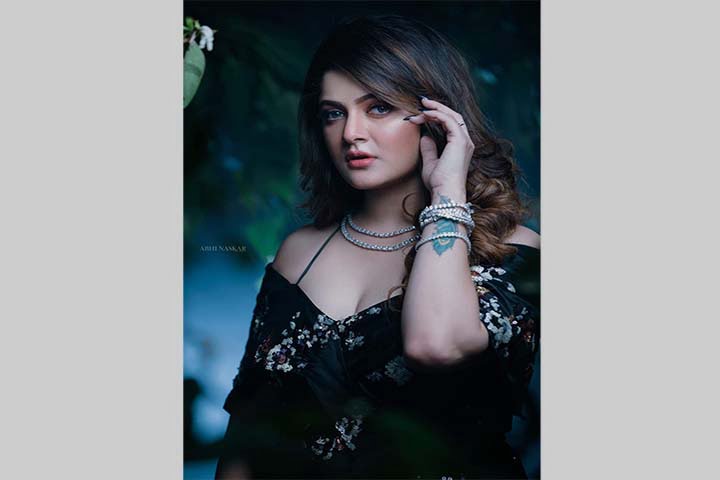 Srabanti Chatterjee : এবার গানের দৃশ্যে শুট করে নতুন বিতর্কে শ্রাবন্তী, দেখুন সেই ভিডিও - West Bengal News 24 Srabanti Chatterjee : এবার গানের দৃশ্যে শুট করে নতুন বিতর্কে শ্রাবন্তী, দেখুন সেই ভিডিও - West Bengal News 24