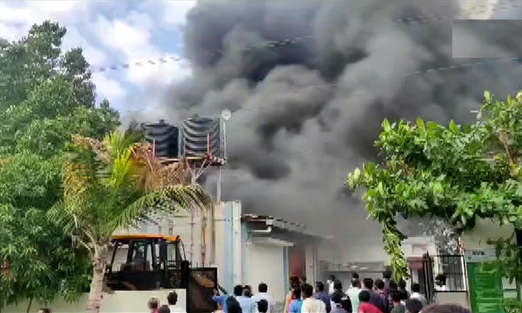 17 dead in massive fire at chemical factory in Pune : স্যানিটাইজার কারখানায় ভয়াবহ অগ্নিকাণ্ড, নিহত ১৭ - West Bengal News 24