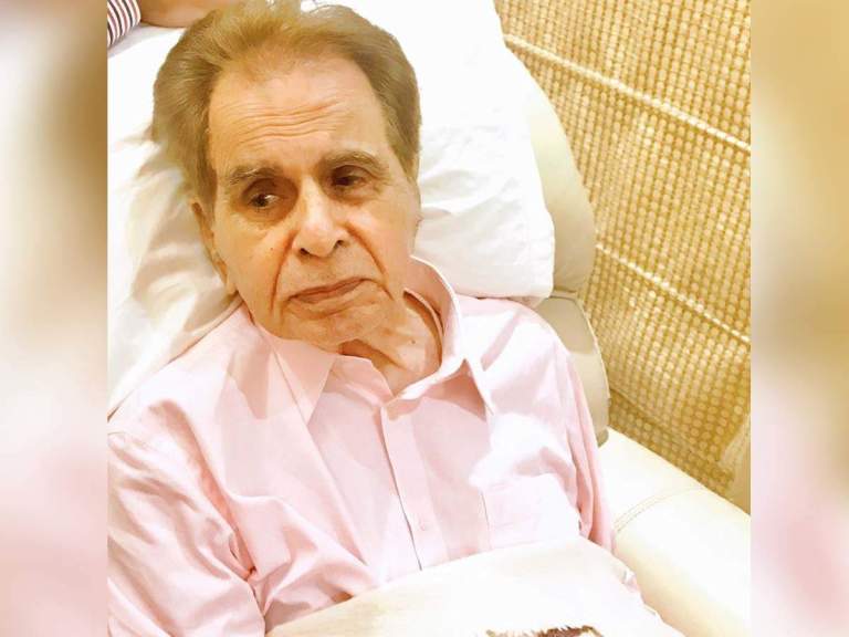 Dilip Kumar : আবারও হাসপাতালে দিলীপ কুমার - West Bengal News 24