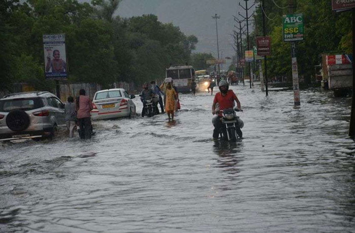 আগামী রবিবার পর্যন্ত দেখা মিলছে না সূর্যের, দাপিয়ে ব্যাটিং করবে বৃষ্টি, বেশ কিছু জেলায় জারি কমলা সতর্কতা - West Bengal News 24