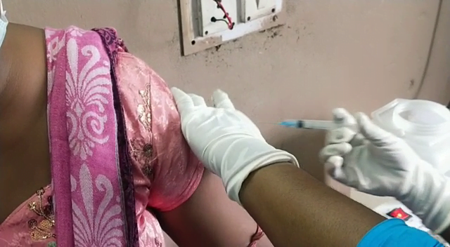 Covid Vaccination in Nadia : শান্তিপুর স্টেট জেনারেল হাসপাতালে যৌনকর্মী এবং গ্যাস সরবরাহকারি দের ভ্যাক্সিনেশন - West Bengal News 24
