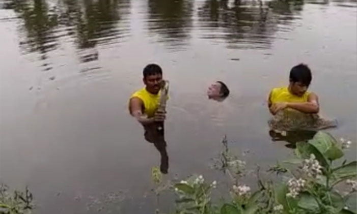 পুকুরের জল থেকে নারকেল আনতে গিয়ে তলিয়ে মৃত্যু প্রৌঢ়ের - West Bengal News 24