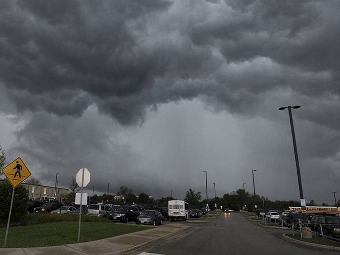 West Bengal Weather : ধেয়ে আসছে নিম্নচাপ, সতর্কতা জারি দক্ষিণবঙ্গে, সপ্তাহজুড়ে ভারী বৃষ্টিপাতের সম্ভাবনা রাজ্যে - West Bengal News 24