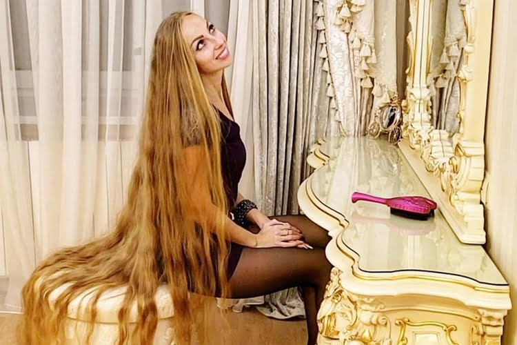 Alena Kravchenko : ৩০ বছর চুল না কেটে ভাইরাল এই নারী - West Bengal News 24