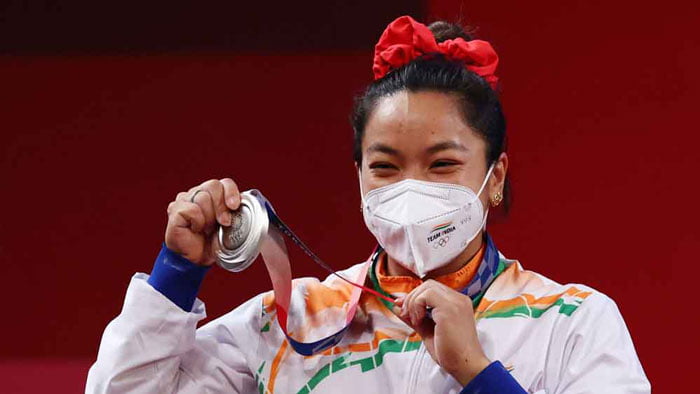 Tokyo Olympic 2020 : টোকিয়ো অলিম্পিক্সে প্রথম পদক জিতল ভারত, রুপো পেলেন মীরাবাঈ চানু - West Bengal News 24
