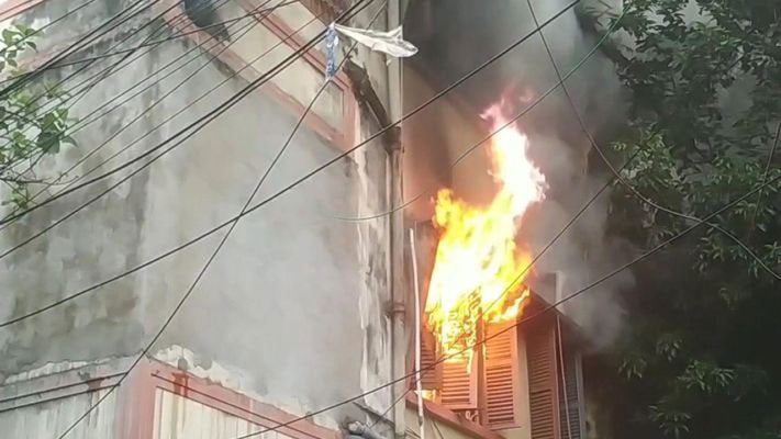 বুধের ভোররাতে কলকাতা পুলিশের ডিসি অফিসে আগুন - West Bengal News 24
