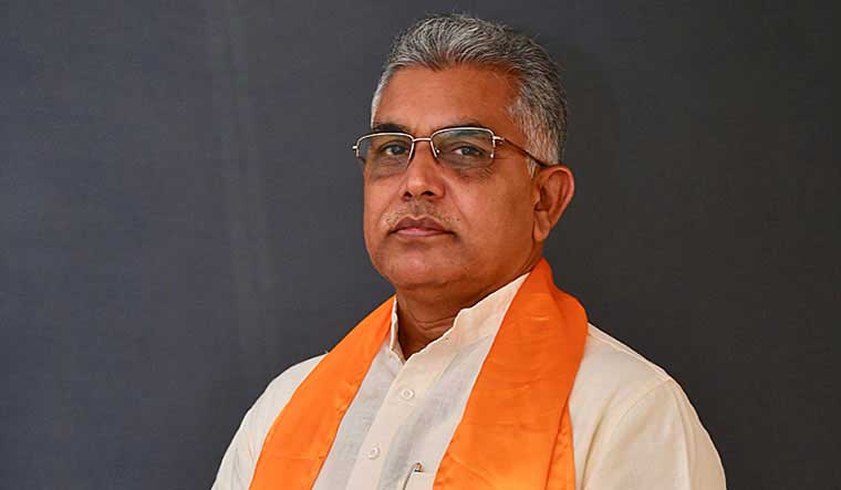 বর্ধমানে বিজেপির বৈঠকে উত্তেজনা, দিলীপ ঘোষের সামনেই ‘ধান্দাবাজ’ বলে উঠলেন যুব মোর্চার নেতা - West Bengal News 24