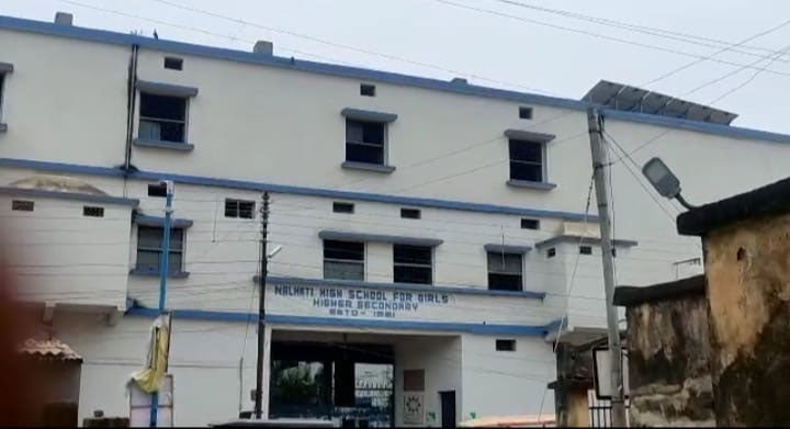 ‘এত নম্বর পাওয়ার যোগ্য নয়’, ছাত্রীর নম্বর কমানোর জন্য ছাত্রীর হাতে মার্কশিট দিলেন না প্রধান শিক্ষিকা! - West Bengal News 24