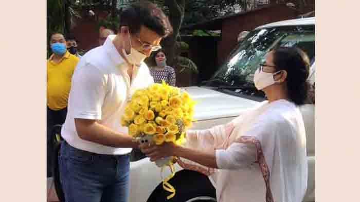 Sourav Ganguly Birthday : ফুলের তোড়া নিয়ে দাদার বাড়িতে মুখ্যমন্ত্রী - West Bengal News 24 Sourav Ganguly Birthday : ফুলের তোড়া নিয়ে দাদার বাড়িতে মুখ্যমন্ত্রী - West Bengal News 24
