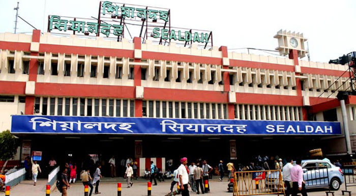 শিয়ালদহ ফ্লাইওভারের নিচে কর্তব্যরত পুলিশকর্মীকে ছুরির কোপ, গ্রেফতার মদ্যপ যুবক - West Bengal News 24