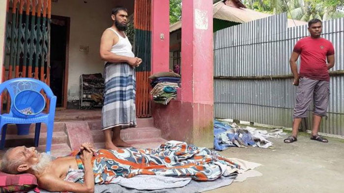 সম্পত্তি লিখে নেওয়ার পরই অসুস্থ বাবাকে ঘর থেকে বের করে দিল ছেলেরা - West Bengal News 24