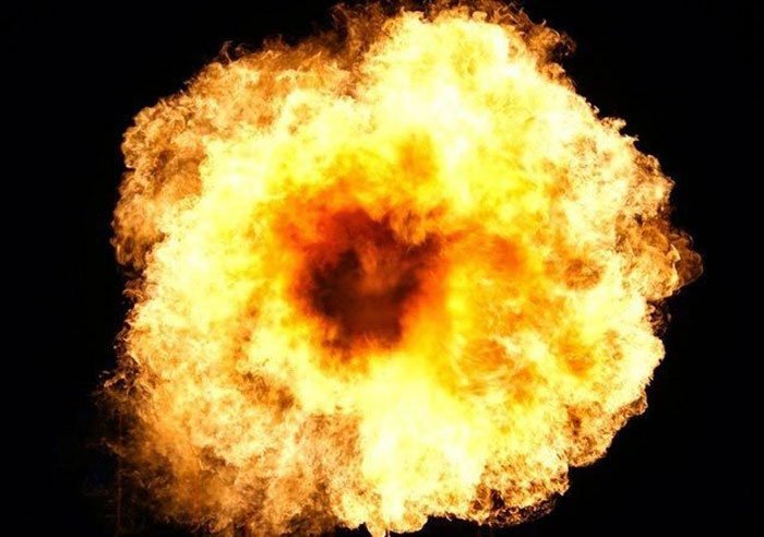 ভাতারে ভয়াবহ বিস্ফোরণে গুঁড়িয়ে গেল মাটির বাড়ি, আশঙ্কাজনক অবস্থায় হাসপাতালে ভর্তি ২ - West Bengal News 24