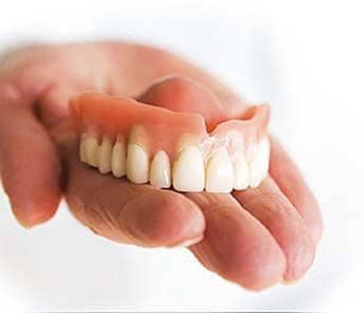 জল খেতে গিয়ে নকল দাঁত গিলে ফেলার পর নারীর মৃত্যু - West Bengal News 24 জল খেতে গিয়ে নকল দাঁত গিলে ফেলার পর নারীর মৃত্যু - West Bengal News 24