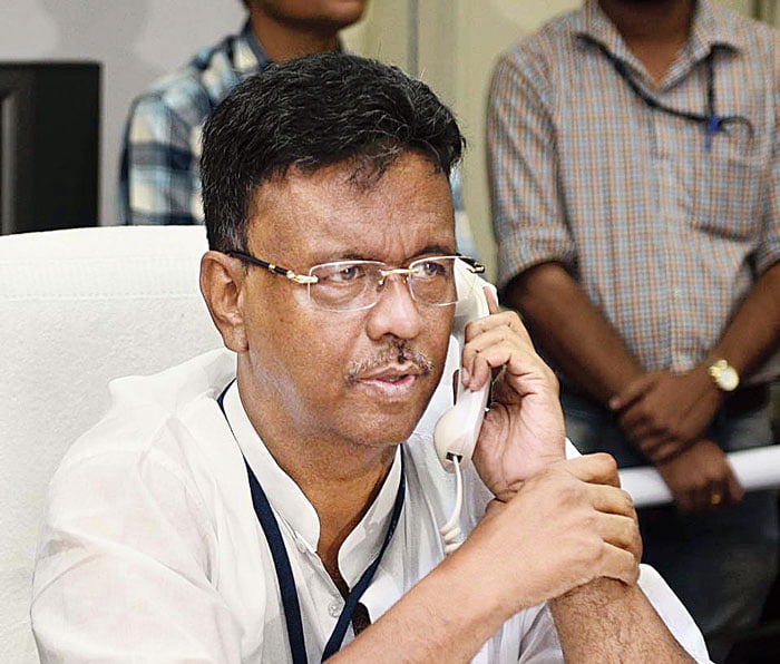 ‘ভুয়ো সিবিআই, ভুয়ো নীল বাতি, ট্রেন্ডটা খুব বেড়ে গেছে’, তদন্তে জোর দেওয়ার নির্দেশ ফিরহাদের - West Bengal News 24 ‘ভুয়ো সিবিআই, ভুয়ো নীল বাতি, ট্রেন্ডটা খুব বেড়ে গেছে’, তদন্তে জোর দেওয়ার নির্দেশ ফিরহাদের - West Bengal News 24