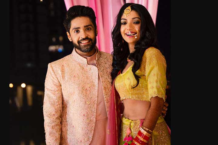 খোলা পিঠে স্ট্রেচ মার্কস! গৌরব-দেবলীনার ‘ঘনিষ্ঠ’ ছবিতে আপত্তি! নেটিজেনদের মোক্ষম জবাব দিলেন উত্তম কুমারের নাতবউ - West Bengal News 24