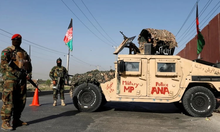 তালেবানের অব্যাহত আক্রমনে পাকিস্তানে আশ্রয় নিলো ৪৬ আফগান সেনা - West Bengal News 24