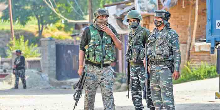 কাশ্মীরে যৌথ বাহিনীর গুলির লড়াইয়ে খতম পাঁচ লস্কর জঙ্গি - West Bengal News 24 কাশ্মীরে যৌথ বাহিনীর গুলির লড়াইয়ে খতম পাঁচ লস্কর জঙ্গি - West Bengal News 24